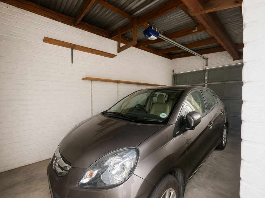 2 Bedroom Property for Sale in Vredehoek Western Cape